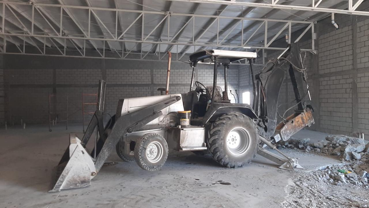 Retroexcavadora John Deere 310E c/ martillo y plancha