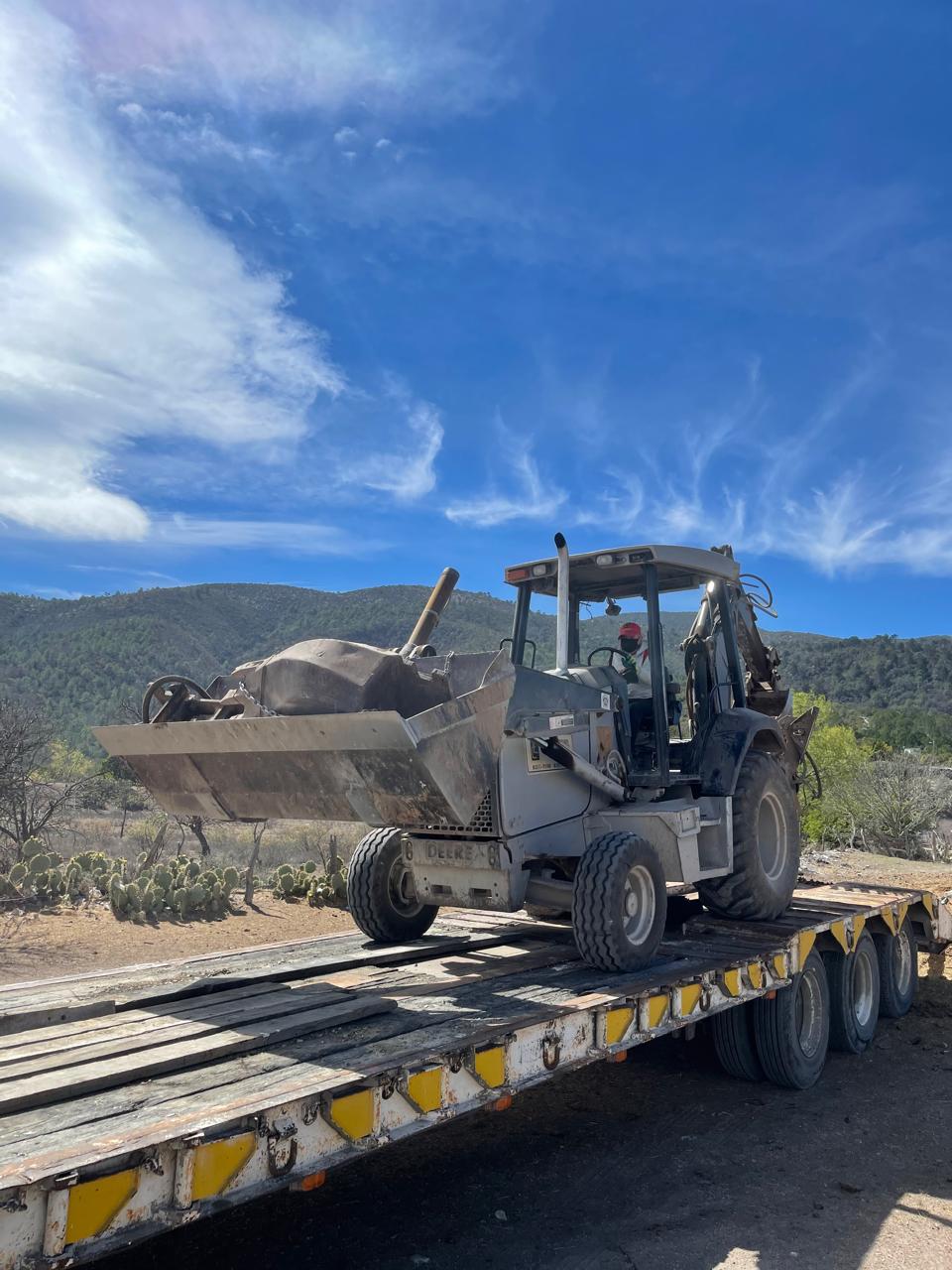 Retroexcavadora John Deere 310G c/ martillo y plancha
