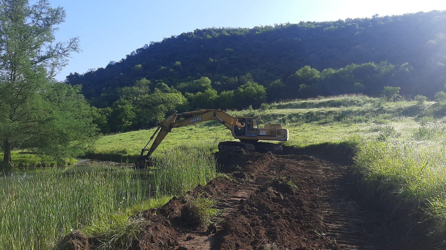 Excavadora John Deere 330 LC CON EXTENSIÓN Y ACCESORIOS
